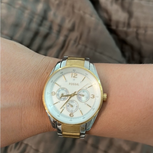 Gold/silver Fossil watch - Picture 4 of 4